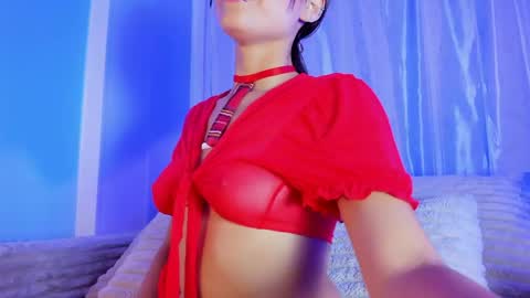 Snapshot of emilywithe_ chatting on April 30, 11:20 pm online show from April 30, 11:20 pm