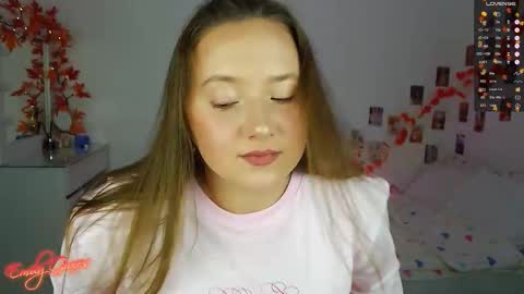 Snapshot of emilyxgrasez chatting on October 2, 9:44 pm Emily online show from October 2, 9:44 pm