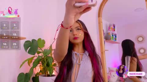 Snapshot of emilyy_bank chatting on February 3, 8:25 pm Emily Bank online show from February 3, 8:25 pm