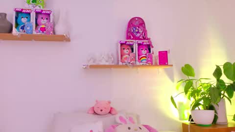 Emily Bank online show from March 4, 7:20 pm