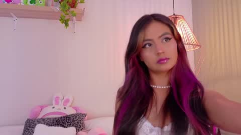 Snapshot of emilyy_bank chatting on April 20, 7:37 pm Emily Bank online show from April 20, 7:37 pm