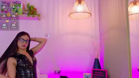 Snapshot of emilyy_bank chatting on July 1, 8:30 pm Emily Bank online show from July 1, 8:30 pm