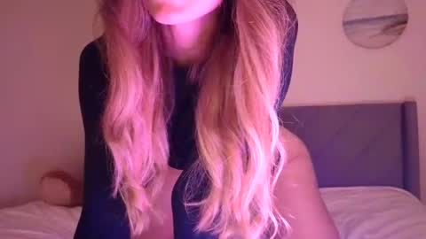 emilly online show from October 1, 2:28 am