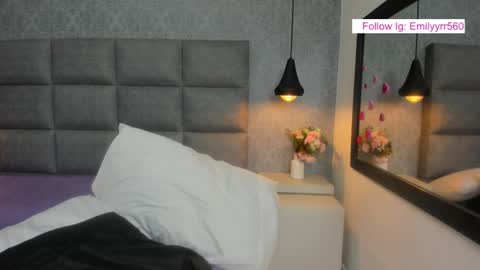 emilyy_r online show from March 8, 2:04 am