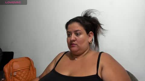 Snapshot of emilyycurvy_ chatting on May 31, 11:17 pm Jhoanna online show from May 31, 11:17 pm