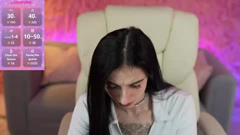 Snapshot of emilyymoon chatting on June 17, 7:00 am emilyymoon online show from June 17, 7:00 am