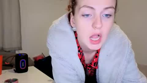 Snapshot of emliyjamesmjb chatting on December 13, 8:36 pm emliyjamesmjb online show from December 13, 8:36 pm