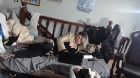 Snapshot of emma671 chatting on March 9, 8:21 pm emma online show from March 9, 8:21 pm