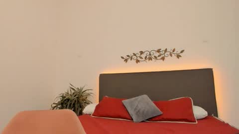 Snapshot of emma_1025 chatting on March 4, 11:00 pm emma  online show from March 4, 11:00 pm