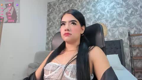 Snapshot of emma_1025 chatting on September 9, 12:26 pm emma  online show from September 9, 12:26 pm