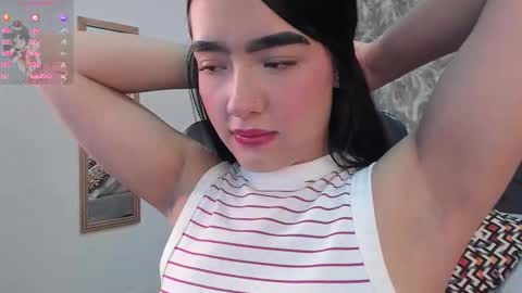 Snapshot of emma_1025 chatting on October 2, 12:23 pm emma  online show from October 2, 12:23 pm