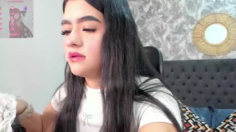 Snapshot of emma_1025 chatting on October 10, 12:15 pm emma  online show from October 10, 12:15 pm