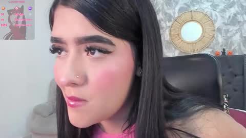 Snapshot of emma_1025 chatting on October 15, 12:27 pm emma  online show from October 15, 12:27 pm