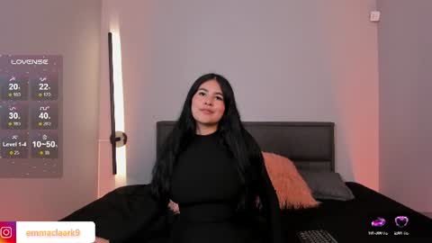 Snapshot of emma__clark__ chatting on July 18, 8:34 pm Emma Clark online show from July 18, 8:34 pm