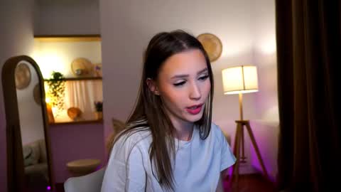 Snapshot of emma__cutiee chatting on December 21, 12:20 am Your Emma online show from December 21, 12:20 am