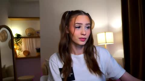 Snapshot of emma__cutiee chatting on January 24, 2:49 am Your Emma online show from January 24, 2:49 am