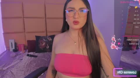 Snapshot of emma__js_ chatting on May 10, 1:38 pm emma__js_ online show from May 10, 1:38 pm