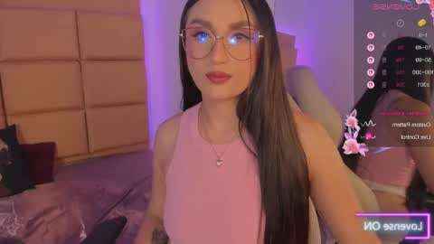 Snapshot of emma__js_ chatting on May 14, 7:53 pm emma__js_ online show from May 14, 7:53 pm