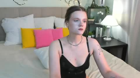 Snapshot of emma__peach chatting on April 25, 1:41 pm emma__peach online show from April 25, 1:41 pm