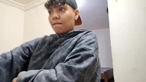 Snapshot of emma_and_thom chatting on March 8, 9:51 pm emma_and_thom online show from March 8, 9:51 pm