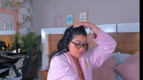 Snapshot of emma_bakker_ chatting on May 5, 11:18 am Emma online show from May 5, 11:18 am