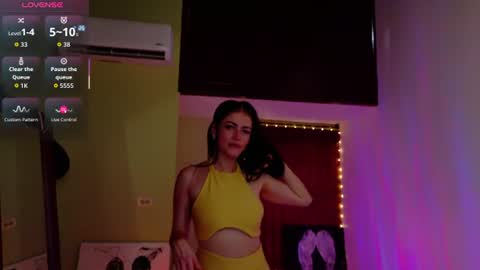 Snapshot of emma_blanco chatting on June 25, 2:54 pm Emma online show from June 25, 2:54 pm