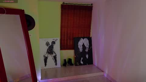 Snapshot of emma_blanco chatting on July 17, 11:39 am Emma online show from July 17, 11:39 am