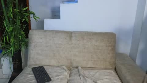 Snapshot of emma_blue_ chatting on April 30, 3:02 am Emma Blue modelo independiente online show from April 30, 3:02 am