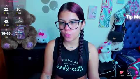 Snapshot of emma_boo_ chatting on February 1, 2:37 pm emma_boo_ online show from February 1, 2:37 pm