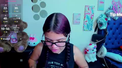 Snapshot of emma_boo_ chatting on February 2, 3:55 pm emma_boo_ online show from February 2, 3:55 pm
