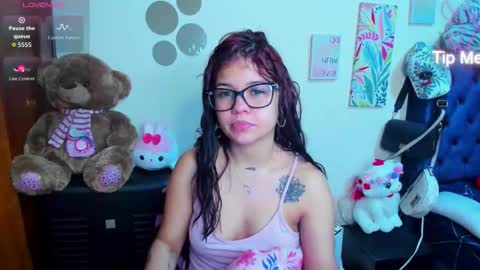 Snapshot of emma_boo_ chatting on February 4, 3:18 pm emma_boo_ online show from February 4, 3:18 pm