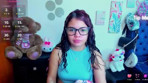 Snapshot of emma_boo_ chatting on February 5, 6:01 pm emma_boo_ online show from February 5, 6:01 pm