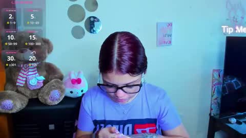 Snapshot of emma_boo_ chatting on February 18, 4:25 pm emma_boo_ online show from February 18, 4:25 pm