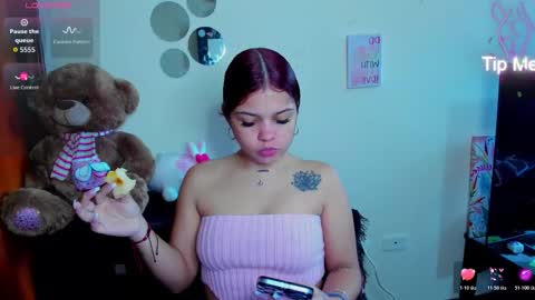 Snapshot of emma_boo_ chatting on February 21, 3:46 pm emma_boo_ online show from February 21, 3:46 pm