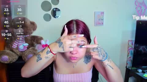 Snapshot of emma_boo_ chatting on February 23, 2:25 pm emma_boo_ online show from February 23, 2:25 pm