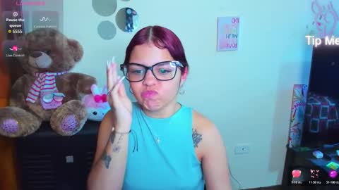 Snapshot of emma_boo_ chatting on February 25, 3:43 pm emma_boo_ online show from February 25, 3:43 pm