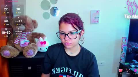 Snapshot of emma_boo_ chatting on March 1, 5:37 pm emma_boo_ online show from March 1, 5:37 pm