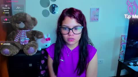 Snapshot of emma_boo_ chatting on March 7, 5:10 pm emma_boo_ online show from March 7, 5:10 pm