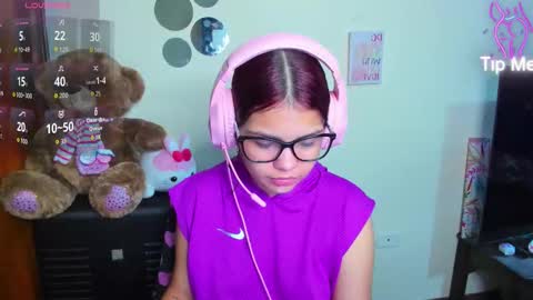 Snapshot of emma_boo_ chatting on March 8, 2:54 pm emma_boo_ online show from March 8, 2:54 pm