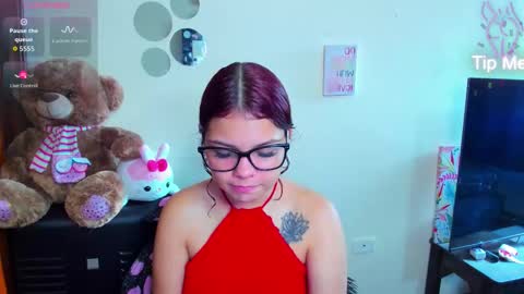 Snapshot of emma_boo_ chatting on March 9, 5:06 pm emma_boo_ online show from March 9, 5:06 pm