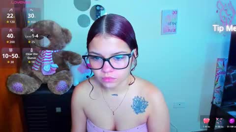 Snapshot of emma_boo_ chatting on March 21, 3:37 pm emma_boo_ online show from March 21, 3:37 pm