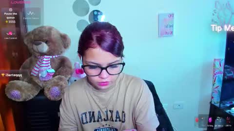 Snapshot of emma_boo_ chatting on March 27, 4:40 pm emma_boo_ online show from March 27, 4:40 pm