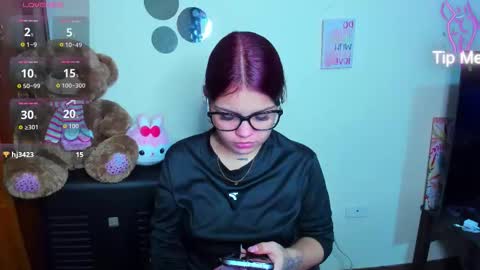 Snapshot of emma_boo_ chatting on March 28, 5:01 pm emma_boo_ online show from March 28, 5:01 pm