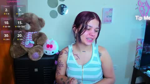Snapshot of emma_boo_ chatting on April 3, 2:15 pm emma_boo_ online show from April 3, 2:15 pm