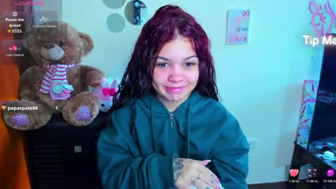 Snapshot of emma_boo_ chatting on April 7, 2:28 pm emma_boo_ online show from April 7, 2:28 pm