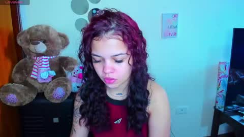 Snapshot of emma_boo_ chatting on April 11, 2:54 pm emma_boo_ online show from April 11, 2:54 pm