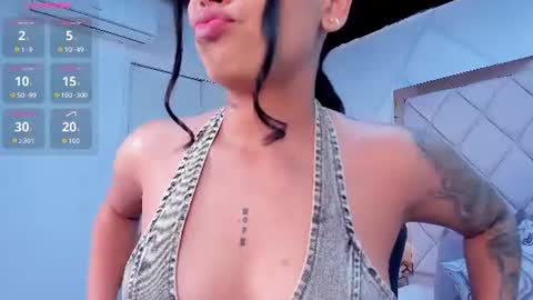 Snapshot of emma_carterr1 chatting on June 27, 1:50 pm pau online show from June 27, 1:50 pm