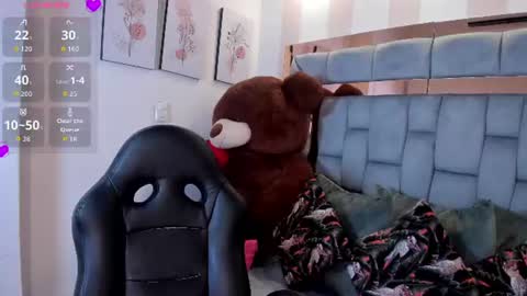 Snapshot of emma_carterr1 chatting on July 19, 1:26 pm pau online show from July 19, 1:26 pm