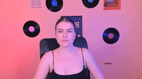 Snapshot of emma_dark_ chatting on June 23, 11:52 am emma_dark_ online show from June 23, 11:52 am