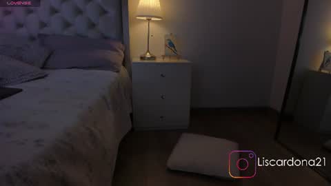 Snapshot of emma_dee chatting on June 11, 12:32 am emma_dee online show from June 11, 12:32 am